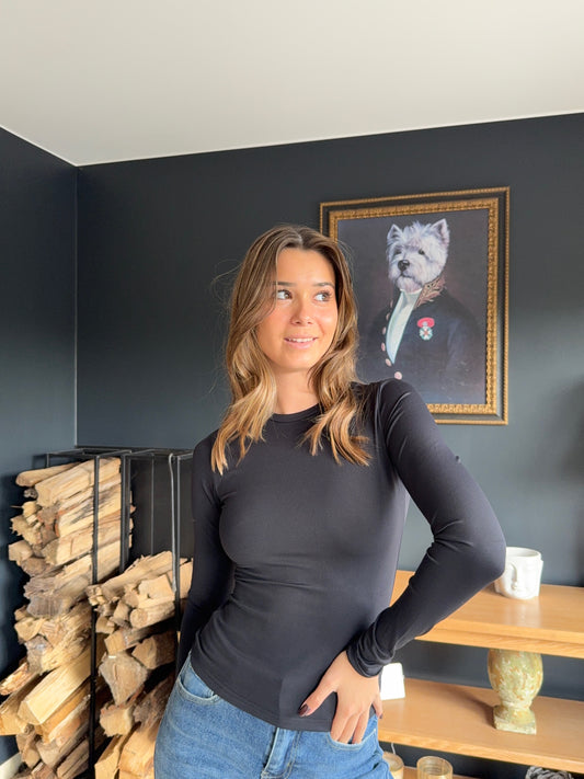 Top près du corps Maë