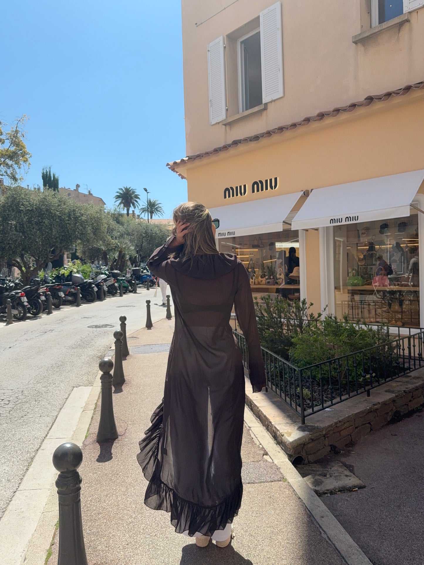 Robe transparente à volants brune