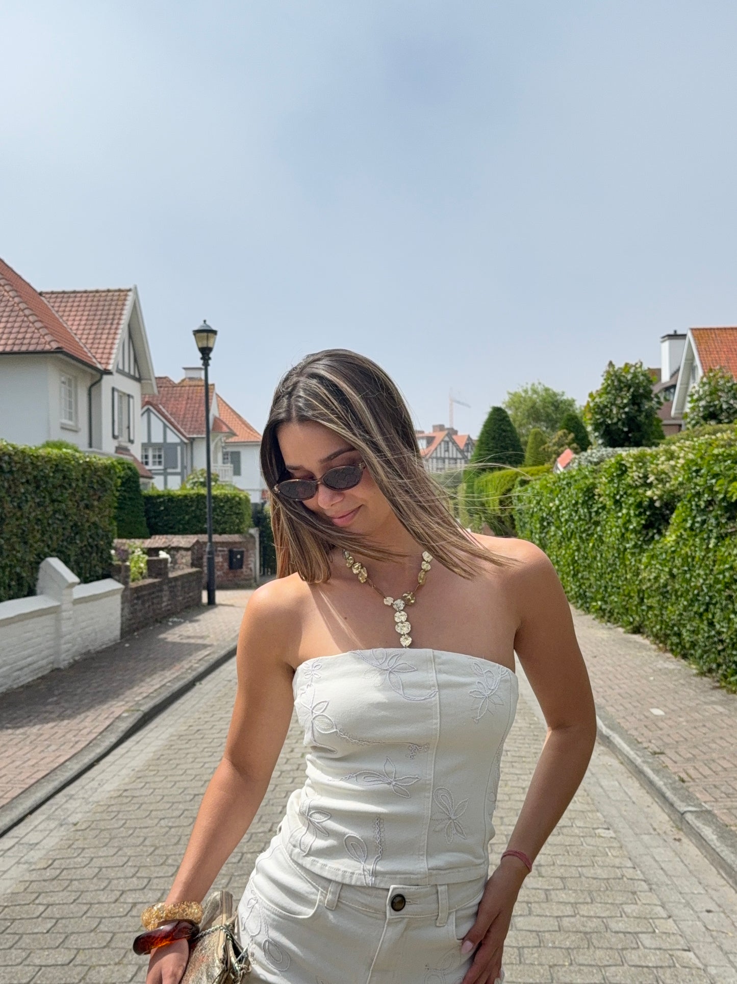 Bustier en jeans brodé