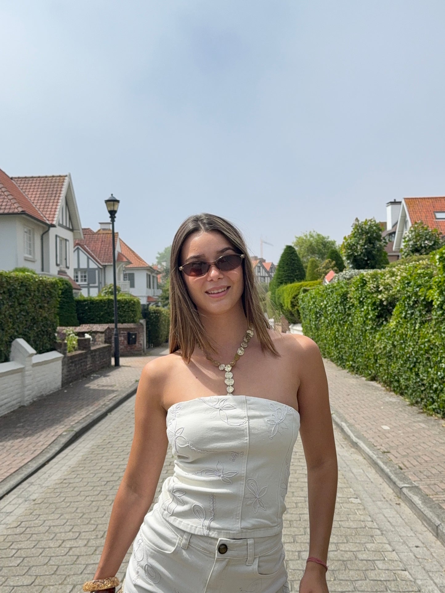 Bustier en jeans brodé