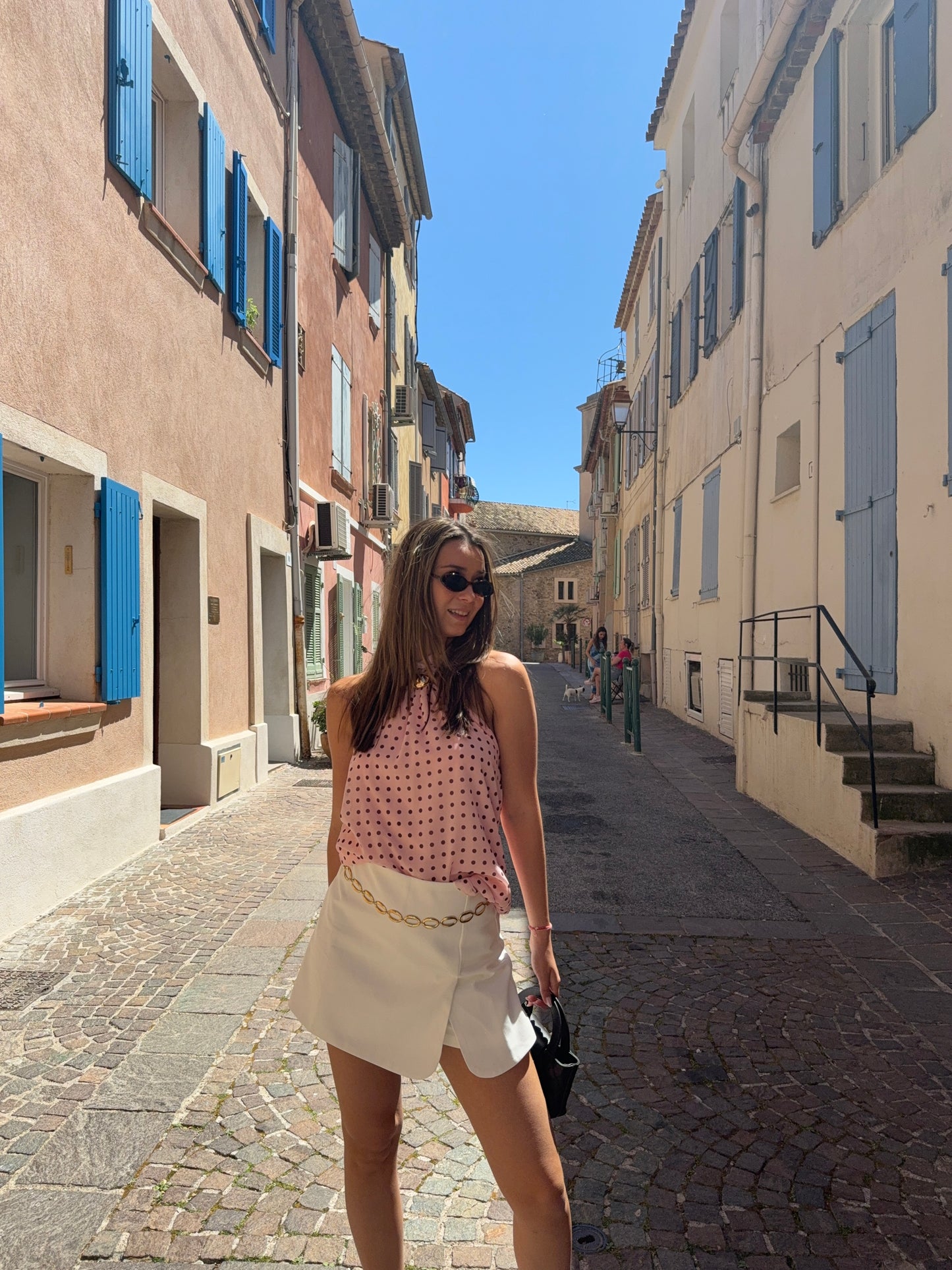 Blouse à pois avec bijou (rose)